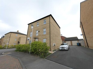 4 bedroom town house for sale in Richmond Lane, Kingswood, Hull, HU7