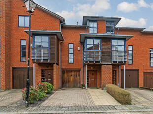 4 bedroom town house for sale in Silchester Place, Hyde, SO23
