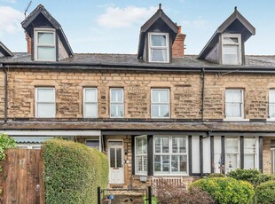 4 bedroom town house for sale in West Lea Avenue, Harrogate. HG2 0AT, HG2