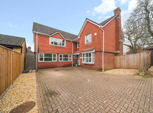 5 bedroom detached house for sale in Broadbent Close, Rownhams, Southampton, Hampshire, SO16