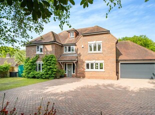 5 bedroom detached house for sale in Chapelwood Place, Sole Street, Cobham, DA13