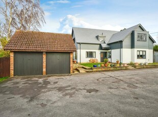 5 bedroom detached house for sale in Cumnor Hill, Oxford, OX2