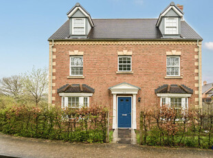 5 bedroom detached house for sale in Dunsley Vale, Wichelstowe, Swindon, SN1