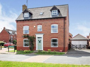 5 bedroom detached house for sale in East Water Crescent, Hampton Vale, Peterborough, PE7