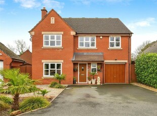 5 bedroom detached house for sale in Fearnal Close, Fernhill Heath, Worcester, Worcestershire, WR3