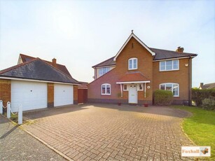 5 bedroom detached house for sale in Foxwood Crescent, Rushmere St. Andrew, Ipswich, IP4
