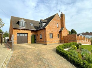 5 bedroom detached house for sale in Grafton View, Wootton, Northampton, NN4