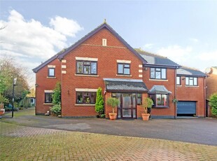 5 bedroom detached house for sale in Leith Court, Hunsbury Hill, Northampton, Northamptonshire, NN4