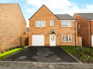 5 bedroom detached house for sale in Lincoln Close, Bessacarr, Doncaster, DN4