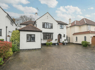 5 bedroom detached house for sale in Lynwood Grove, Orpington, BR6