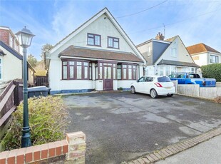 5 bedroom detached house for sale in Maldon Road, Great Baddow, Chelmsford, Essex, CM2