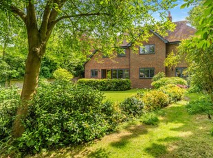 5 bedroom detached house for sale in Olantigh Road, Wye, Kent, TN25