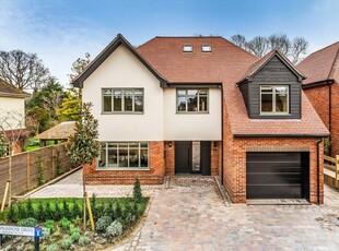 5 bedroom detached house for sale in Primrose Drive, Boxgrove Ave, Guildford, Surrey, GU1