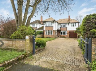 5 bedroom detached house for sale in Reading Road, Woodley, Reading, RG5