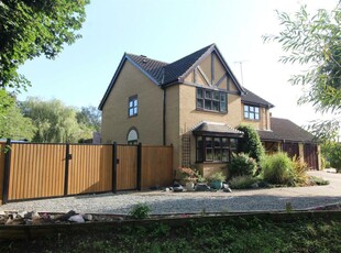 5 bedroom detached house for sale in Riverside Gardens, Peterborough, PE3