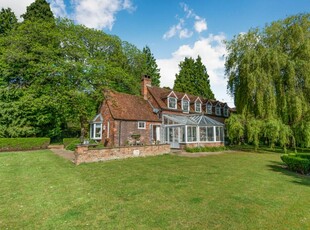 5 bedroom detached house for sale in Sandridgebury Lane, Sandridgebury, St. Albans, Hertfordshire, AL3