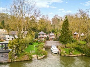5 bedroom detached house for sale in The Warren, Reading, RG4