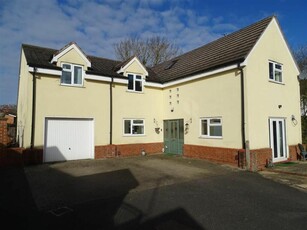 5 bedroom detached house for sale in Thorpe Road: Longthorpe, PE3