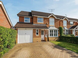 5 bedroom detached house for sale in Woodley, Popular Airfield Development, RG5