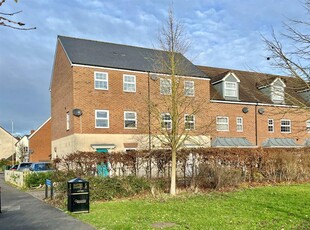 5 bedroom end of terrace house for sale in Coningsby Walk, Kingsway, Quedgeley, Gloucester, GL2