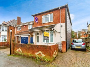 5 bedroom end of terrace house for sale in Padwell Road, Southampton, Hampshire, SO14