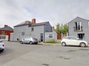 5 bedroom end of terrace house for sale in Pembroke Road, Canton, Cardiff, CF5