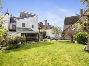 5 bedroom end of terrace house for sale in St. Lukes Road, Queens Park, Brighton BN2 9ZD, BN2