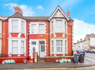 5 bedroom end of terrace house for sale in Tewkesbury Street, Cathays, Cardiff, CF24