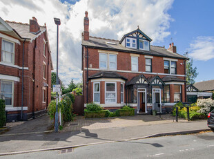 5 bedroom semi-detached house for sale in Trowels Lane, Derby, Derbyshire, DE22