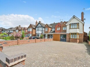 5 bedroom semi-detached house for sale in Warwick Road, Solihull, B92
