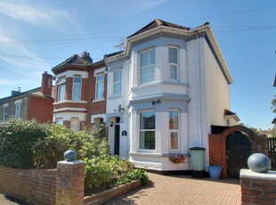 5 bedroom semi-detached house for sale in Westridge Road, Portswood, Southampton, SO17