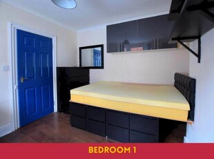 5 Bedroom Semi-Detached House To Rent