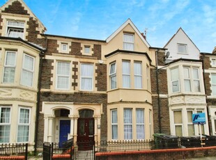 5 bedroom terraced house for sale in Neville Street, Cardiff, CF11
