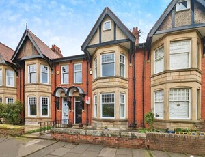 5 bedroom terraced house for sale in The Poplars, Gosforth, Newcastle upon Tyne, Tyne and Wear, NE3