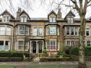 5 bedroom terraced house for sale in West End Avenue, Harrogate, North Yorkshire, HG2