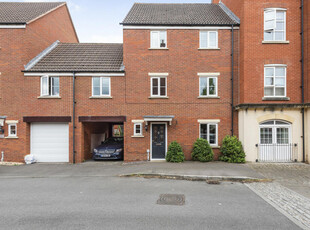 5 bedroom terraced house for sale in Zakopane Road, Haydon End, Swindon, Wiltshire, SN25