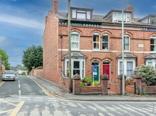 5 bedroom town house for sale in London Road, Worcester, WR5