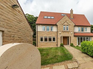 6 bedroom detached house for sale in Delamere Gardens, Huddersfield, HD2