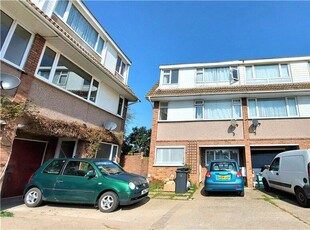 6 bedroom end of terrace house for sale in St. Fabians Drive, Chelmsford, Essex, CM1