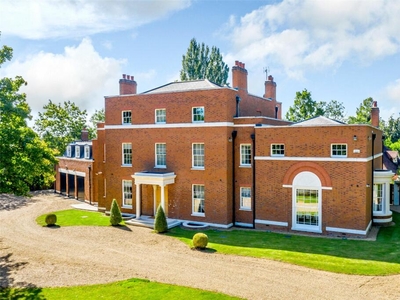 8 bedroom detached house for sale in Hadley Common, Hertfordshire, EN5