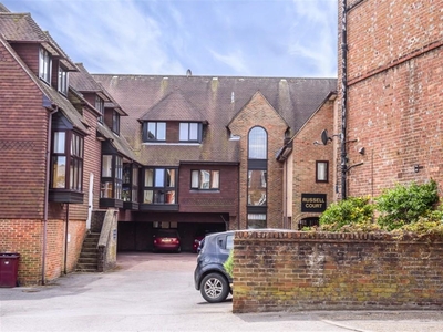 8 Russell Court, Petersfield Road, Midhurst, West Sussex 1 bedroom to let