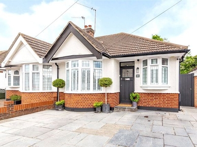 Bungalow to rent in Howard Road, Upminster, Essex RM14