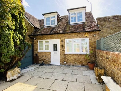 Cottage to rent in Manor Cottage, High Street WD4