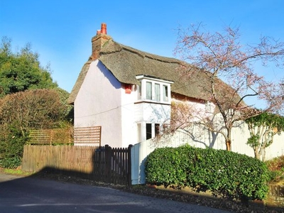 Cottage to rent in North Street, Pennington, Lymington SO41