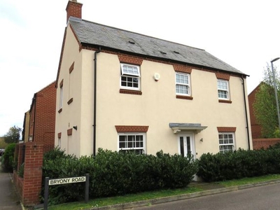 Detached house to rent in Bryony Road, Stotfold SG5