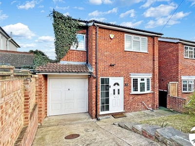 Detached house to rent in Holmsdale Grove, Bexleyheath DA7