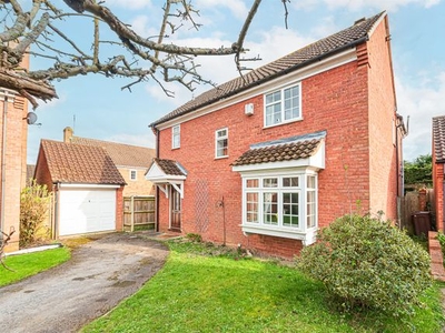 Detached house to rent in Huntingdonshire Close, Woosehill, Wokingham RG41