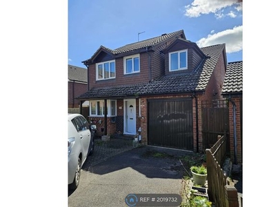 Detached house to rent in Longstock Close, Basingstoke RG24
