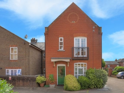 Detached house to rent in Milliners Court, Lattimore Road, St Albans, Herts AL1