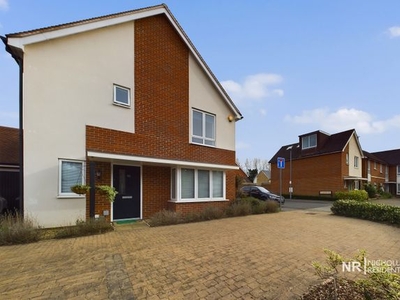 Detached house to rent in Parkview Way, Epsom, Surrey. KT19